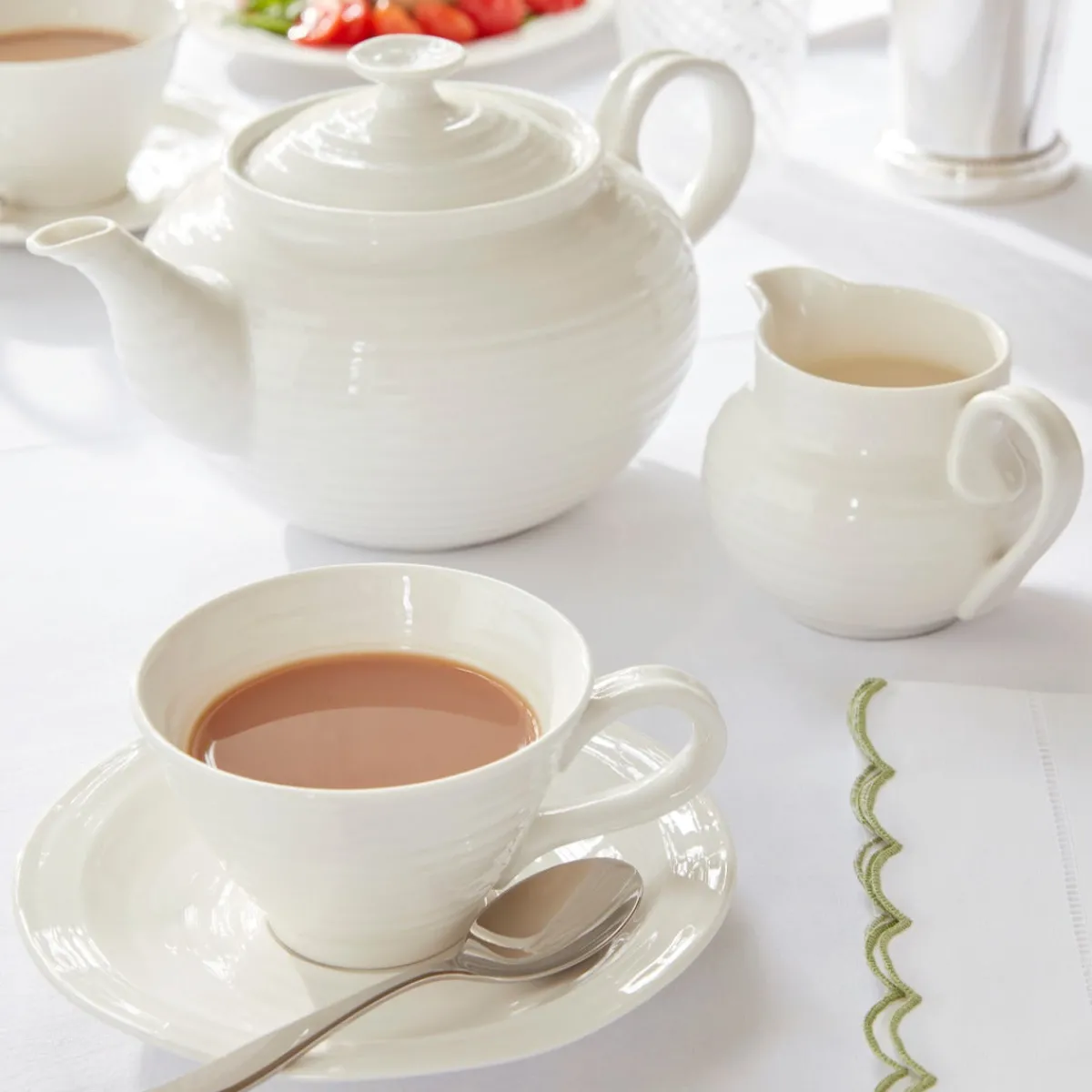 Portmeirion Sophie Conran 2 Pint Teapot, White Fashion
